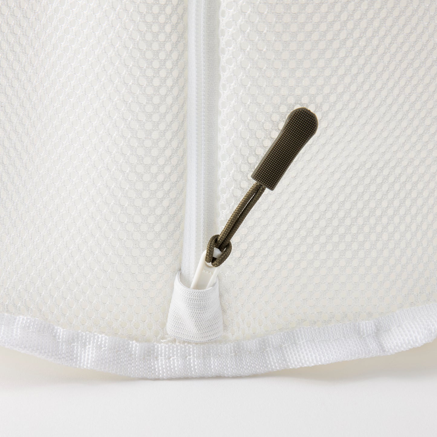 自立する、丸ごと洗えるランドリーバッグ