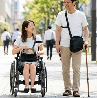 【Drop-shipping 代理店様向け】[ケアウィル] 車いす・杖利用者も使えるスリングバッグ