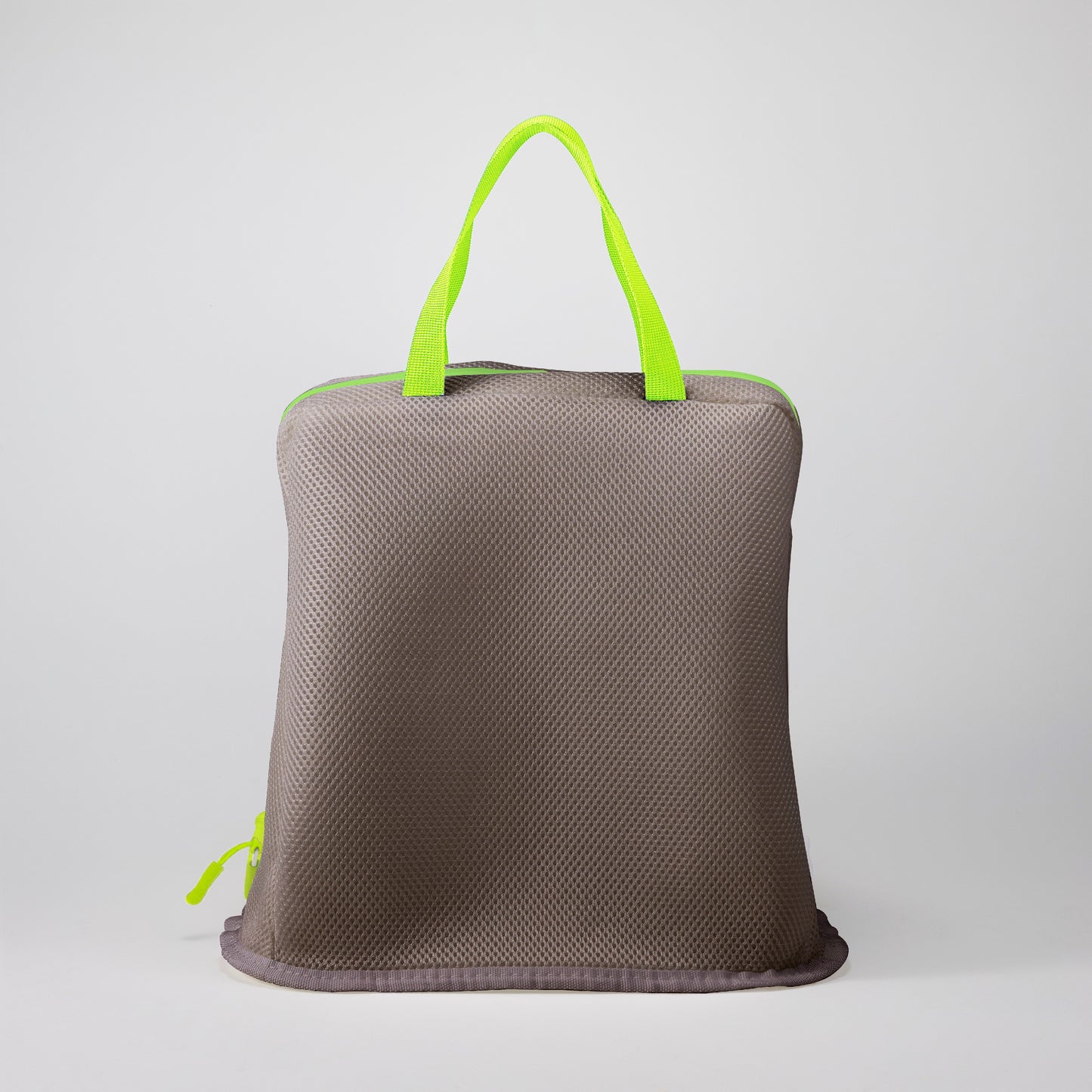 自立する、丸ごと洗えるランドリーバッグ